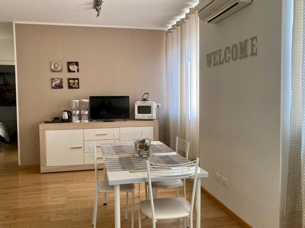 The Little House In Bergamo Apartment Exterior photo